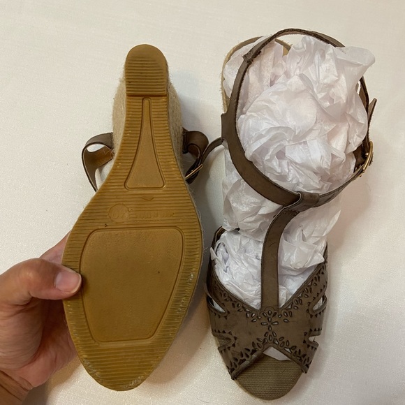 Kanna T-Strap Espadrille Sandals - Picture 6 of 8